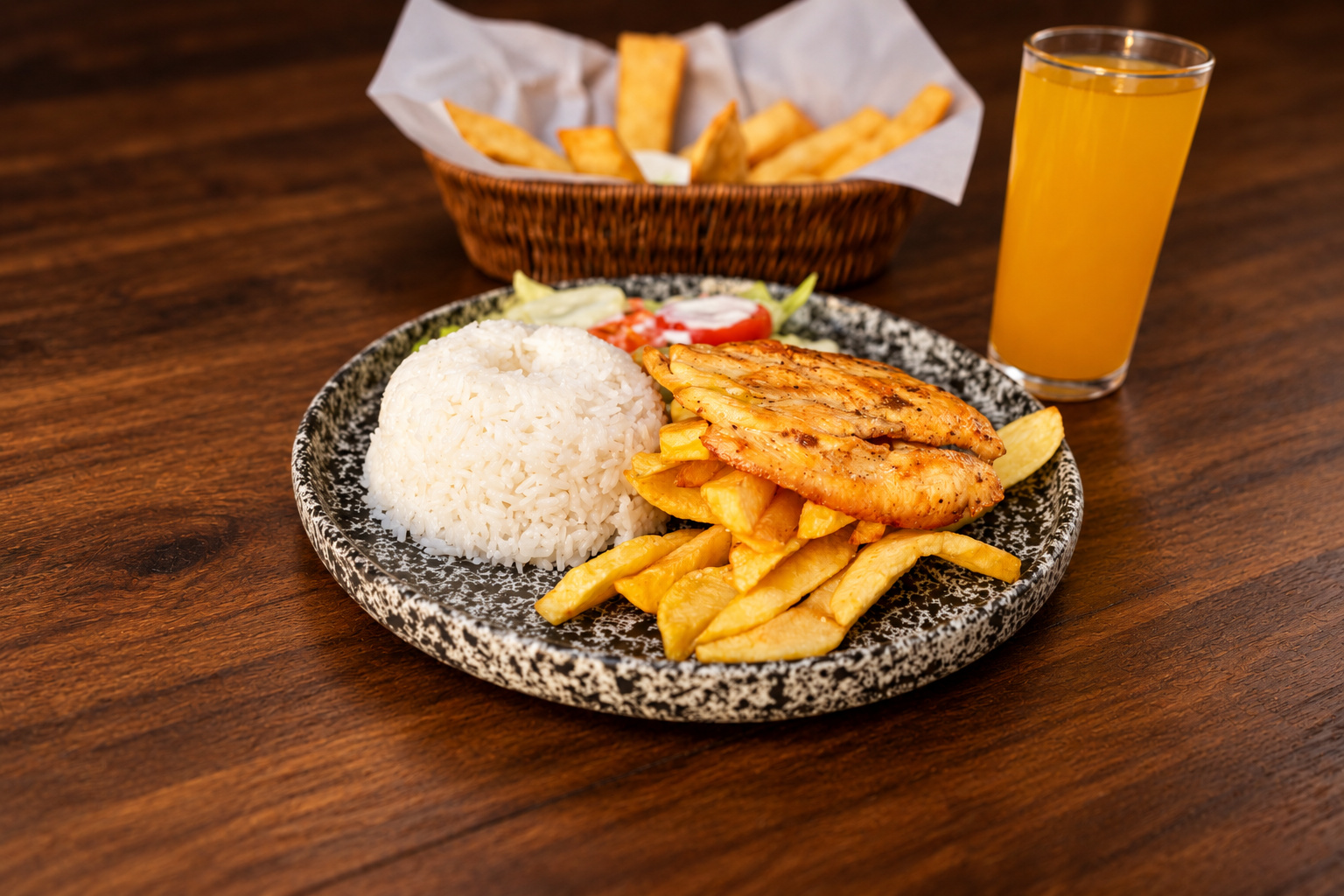 Pollo a la plancha con arroz y ensalada